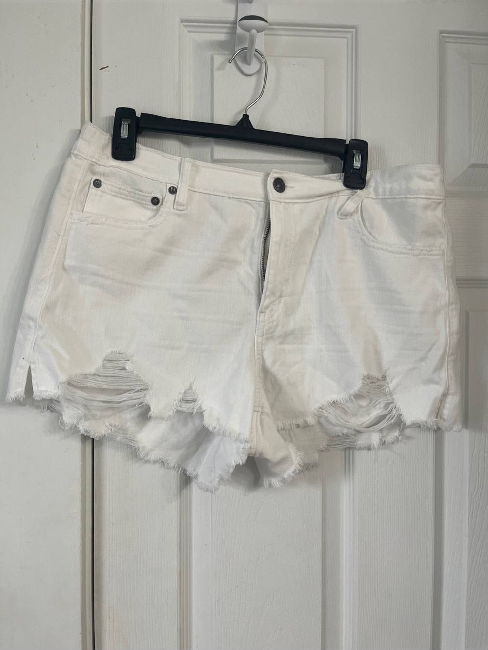 aerie White Distressed Cutoff Jean Shorts w/ elastic waist band